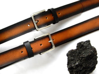 Bild in Galerie Ansicht laden, 3,5cm breier Rindleder-Gürtel,pflanzlich gegerbt,nickelfrei in Schwarz-Braun vom KüstenKlaus 
