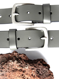 Bild in Galerie Ansicht laden, 4cm breirer Voll-Leder-Gürtel in Grau, nickelarme Schließe, pflanzlich gegerbt
