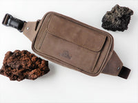 Bild in Galerie Ansicht laden, Große Bauchtasche aus Büffelleder
