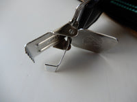 Bild in Galerie Ansicht laden, Ganzmetall-Clip Krokodilzähne Alligator-Clip
