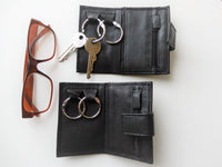 Bild in Galerie Ansicht laden, 2-Spezial-Ringe-Schlüsseltasche mit Außen-Hartgeldfach - KüstenKlaus
