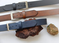 Bild in Galerie Ansicht laden, 3,5 cm breiter Rinder-Leder Gürtel &quot;Tellingstedt&quot; mit eckiger Schließe - KüstenKlaus
