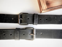 Bild in Galerie Ansicht laden, 4 cm breiter Wasserbüffel-Leder Gürtel classic &quot;Edingburgh&quot;, nickelarm mit Rollschließe - KüstenKlaus
