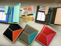 Bild in Galerie Ansicht laden, Mehrfarbige Riegelbörse im Hochformat
