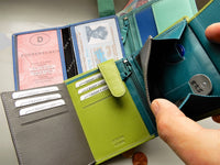 Bild in Galerie Ansicht laden, Mehrfarbige Riegelbörse im Hochformat
