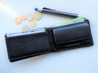 Bild in Galerie Ansicht laden, Kleine Mini-Börse mit RFID Auslese-Schutz
