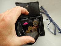 Bild in Galerie Ansicht laden, Flache Querformat-Börse mit Reißverschluß im Scheinfach
