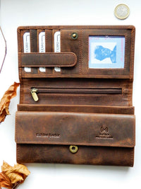 Bild in Galerie Ansicht laden, Hunter-Serie: Große Börse aus naturbelassenem Büffel-Leder
