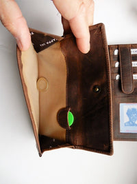 Bild in Galerie Ansicht laden, Hunter-Serie: Große Börse aus naturbelassenem Büffel-Leder
