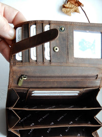 Bild in Galerie Ansicht laden, Hunter-Serie: Große Börse aus naturbelassenem Büffel-Leder
