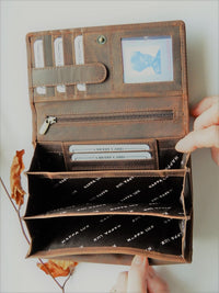 Bild in Galerie Ansicht laden, Hunter-Serie: Große Börse aus naturbelassenem Büffel-Leder
