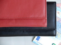 Bild in Galerie Ansicht laden, Damenbörse mit viel Stauraum
