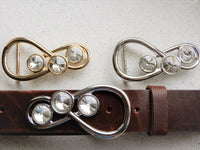 Bild in Galerie Ansicht laden, Große, weiße &quot;geschliffene Steine&quot; in  einer Acht
