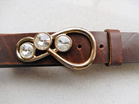 Bild in Galerie Ansicht laden, Große, weiße &quot;geschliffene Steine&quot; in  einer Acht
