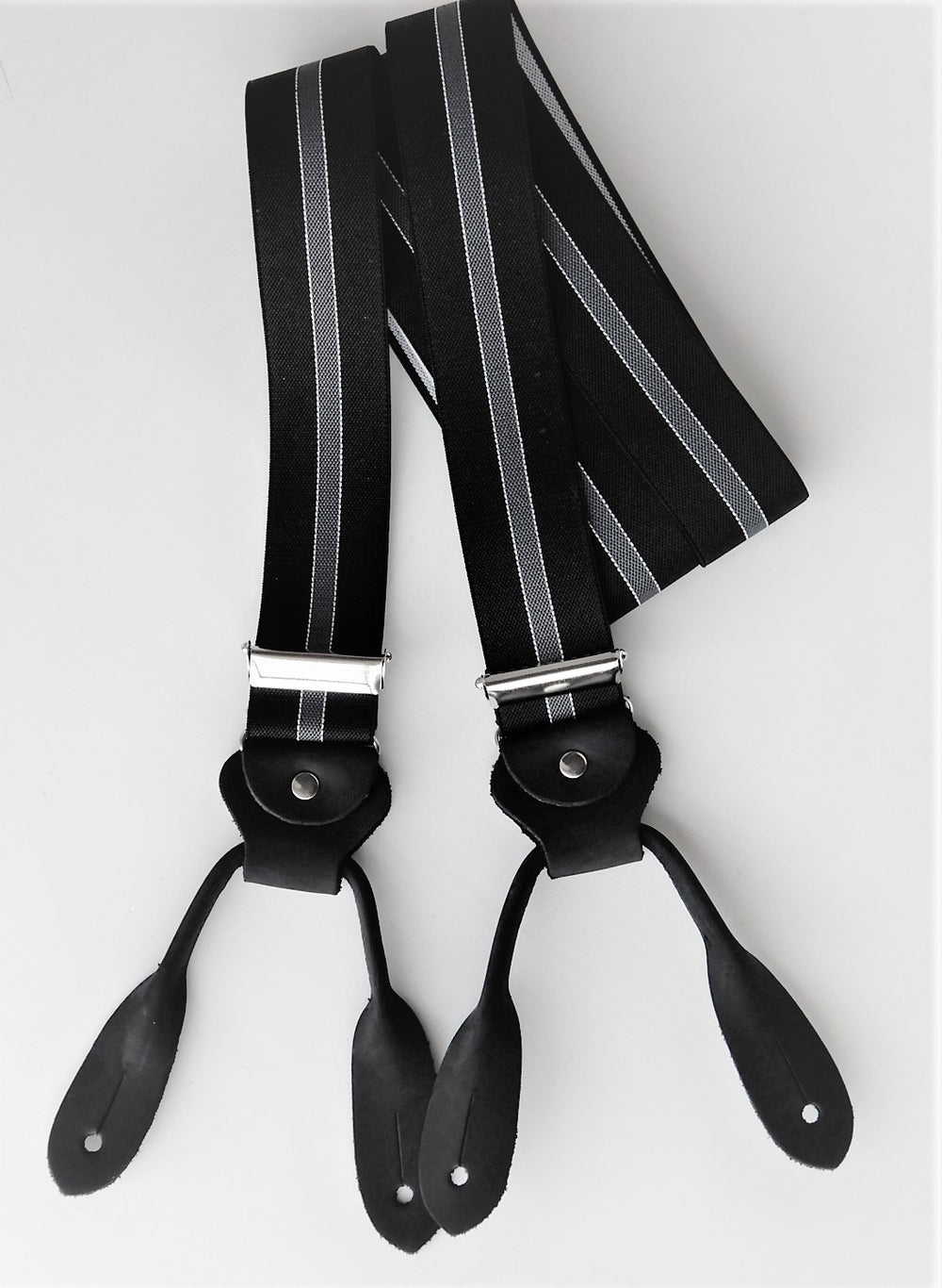 Hosenträger zum Knöpfen mit Lederpatten in Schwarz-Grau