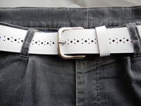 Bild in Galerie Ansicht laden, 4 cm breiter Gürtel mit  Löchern Modell &quot;Lunden&quot;
