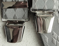 Bild in Galerie Ansicht laden, Edler Jacquard Hosenträger mit 4 Klip in hellgrau (Raute)
