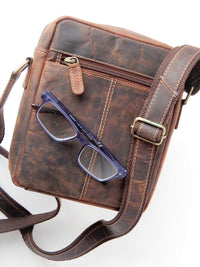 Bild in Galerie Ansicht laden, Hunter-Serie: Büffel-Leder-Tasche A5 - KüstenKlaus
