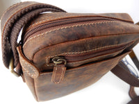 Bild in Galerie Ansicht laden, Hunter-Serie: Büffel-Leder-Tasche A5 - KüstenKlaus
