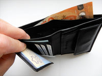 Bild in Galerie Ansicht laden, Flache Hochformat-Börse ohne Riegel
