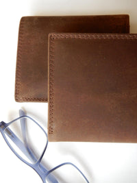 Bild in Galerie Ansicht laden, Hunter-Serie: Hochformat Börse Nr. 2 aus Büffel-Leder, RFID geschützt
