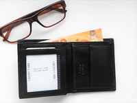 Bild in Galerie Ansicht laden, Mini-Börse, flach und handlich in vier Farben mit RFID-Schutz
