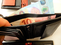 Bild in Galerie Ansicht laden, Handliche Mini-Börse mit viel Stauraum und RFID Schutz
