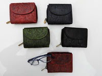 Bild in Galerie Ansicht laden, Damenbörse mit pflanzlich gegerbtem Leder und floraler Ornamentik als Relief.  
