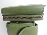 Bild in Galerie Ansicht laden, Handliche Damen-Börse in Grün als Raumwunder mit RFID-Protect - KüstenKlaus
