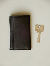 Bild in Galerie Ansicht laden, Schlüssel-Etui mit Häkchen
