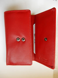 Bild in Galerie Ansicht laden, Schlüssel-Etui mit Häkchen und Stauraum
