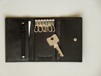 Bild in Galerie Ansicht laden, Schlüssel-Etui mit Häkchen
