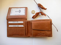 Bild in Galerie Ansicht laden, Rinder-Leder-Vollausstattung Querformatbörse ohne Riegel, hell
