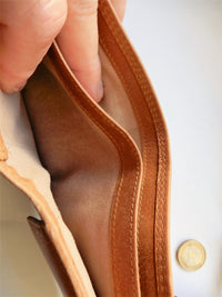 Bild in Galerie Ansicht laden, Rinder-Leder-Vollausstattung Querformatbörse ohne Riegel, hell
