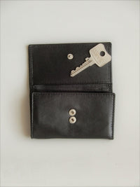 Bild in Galerie Ansicht laden, Schlüssel-Etui mit Häkchen
