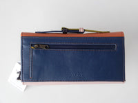 Bild in Galerie Ansicht laden, Eine besondere Damentasche mit genügend Platz für Ihr Smartphone - KüstenKlaus
