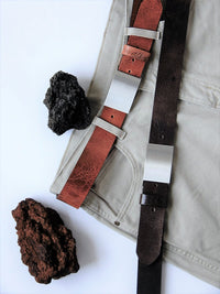 Bild in Galerie Ansicht laden, 4 cm breiter Koppelschloß Voll-Leder-Gürtel mit Narbung - KüstenKlaus
