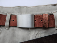 Bild in Galerie Ansicht laden, 4 cm breiter Koppelschloß Voll-Leder-Gürtel mit Narbung - KüstenKlaus
