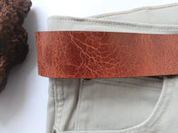 Bild in Galerie Ansicht laden, 4 cm breiter Koppelschloß Voll-Leder-Gürtel mit Narbung - KüstenKlaus
