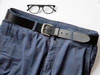 Bild in Galerie Ansicht laden, 4 cm breiter Gürtel &quot;Yutu&quot; aus Büffel-Leder mit nickelarmer Schließe - KüstenKlaus
