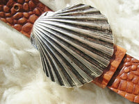 Bild in Galerie Ansicht laden, Muschel, silbrig
